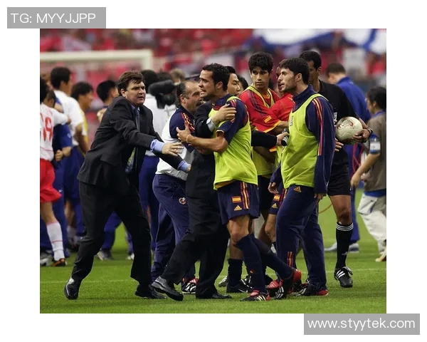 克鲁赛罗与拉腊的激烈对决展现足球魅力与团队精神的巅峰较量 克鲁赛罗与拉腊的激烈对决展现足球魅力与团队精神的巅峰较量