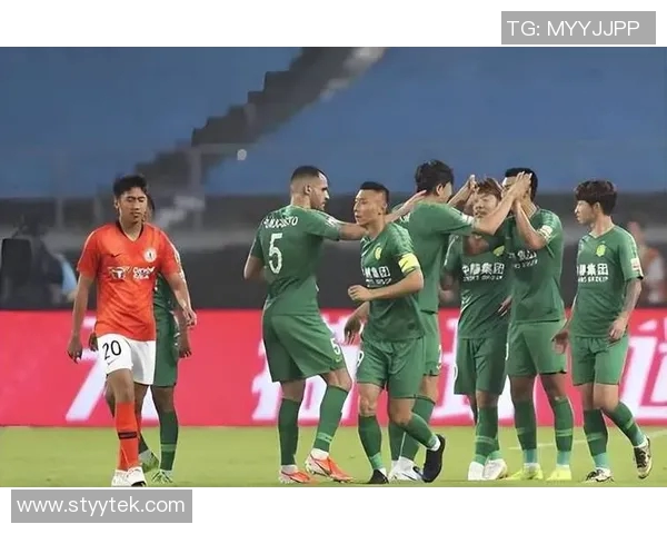 国安与上港激战正酣当前比分揭晓引发球迷热议