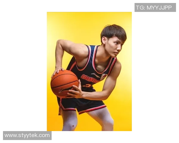 徐杰的篮球之路：从青涩少年到CBA明星的成长故事