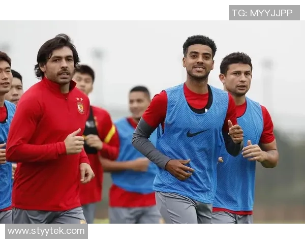 美国与巴拿马在美州杯的激烈对决引发球迷热议与期待