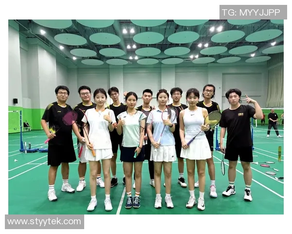 重庆羽毛球队荣登羽毛球节奏排行榜第三名展现卓越实力与团队精神 重庆羽毛球队荣登羽毛球节奏排行榜第三名展现卓越实力与团队精神