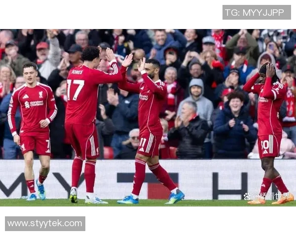 利物浦与利兹联激战正酣比分揭晓引发球迷热议